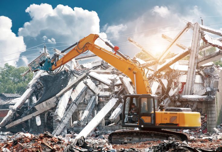 Sloopwerken bouwmachine in actie